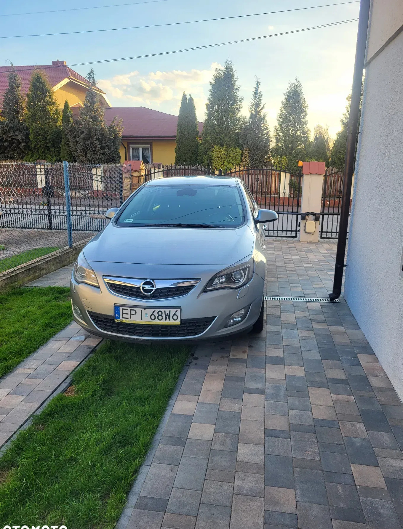 łódzkie Opel Astra cena 22500 przebieg: 237600, rok produkcji 2011 z Sulejów